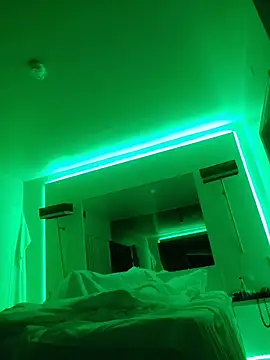 Coupl3chaud online show from March 14, 2026, 9:59 am