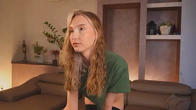 YvetteMilbrett online show from March 11, 2026, 4:28 am