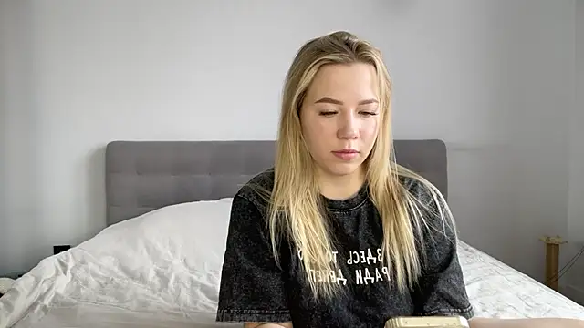 alyrasun online show from April 19, 2026, 7:09 am