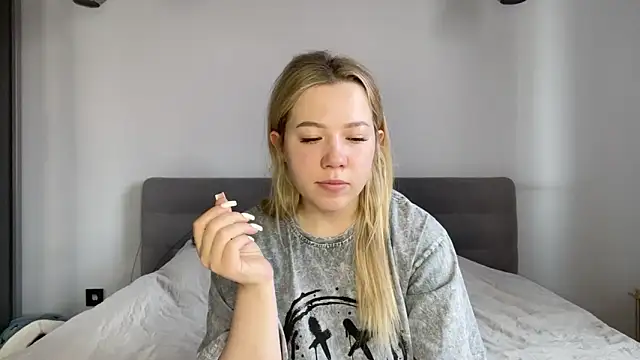 alyrasun online show from April 14, 2026, 5:56 am