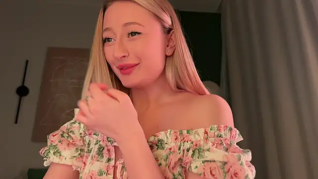 Snapshot of Wendy_Amberr chatting on March 16, 2026, 5:16 pm Wendy Amberr online show from March 16, 2026, 5:16 pm