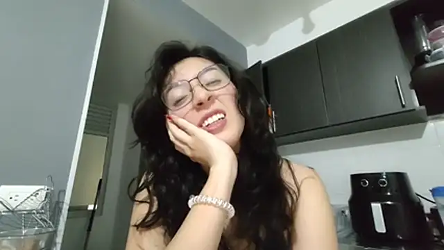 MiiaCullens online show from August 4, 2026, 2:38 am