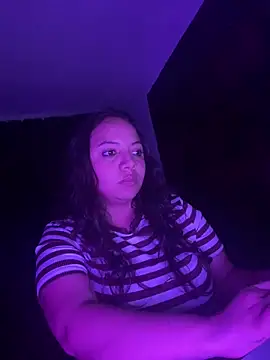 cute snowlove online show from April 12, 2026, 12:14 am