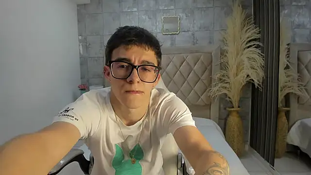 TylerCross  online show from March 20, 2026, 8:32 pm