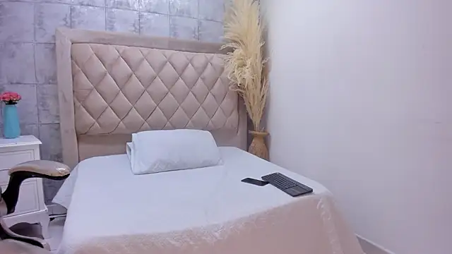 TylerCross  online show from March 18, 2026, 8:32 pm