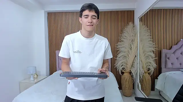 TylerCross  online show from April 23, 2026, 8:21 pm