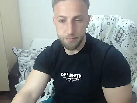 BlondEagleMuscle online show from May 1, 2026, 8:03 pm