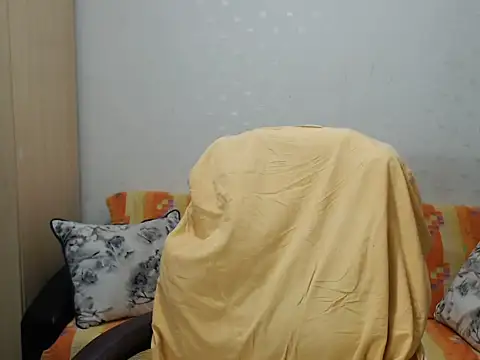 Snapshot of BlondEagleMuscle chatting on July 15, 2026, 9:11 pm BlondEagleMuscle online show from July 15, 2026, 9:11 pm