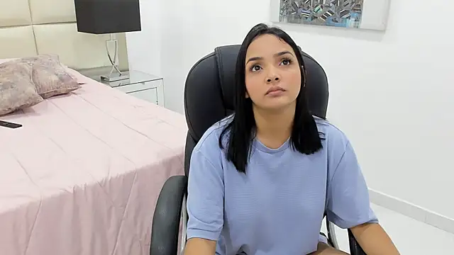 Chloelarsons online show from June 2, 2026, 12:21 am