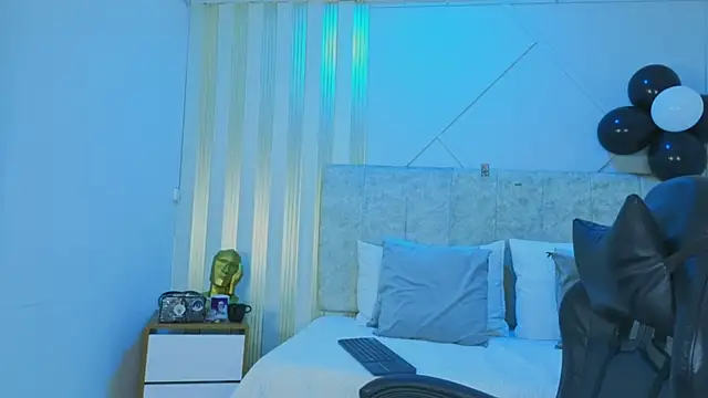 j belle  online show from March 18, 2026, 12:51 pm