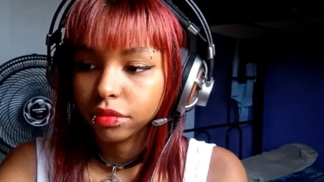 Snapshot of emilycloves chatting on March 14, 2026, 4:57 pm emilycloves online show from March 14, 2026, 4:57 pm