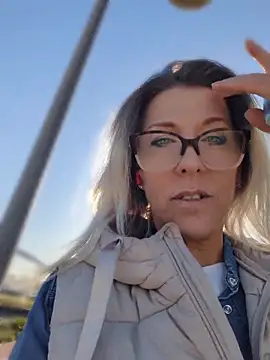 Snapshot of ManuelaX chatting on March 18, 2026, 4:41 pm ManuelaX online show from March 18, 2026, 4:41 pm