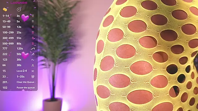 SoyJuliana 19 online show from April 19, 2026, 3:29 am