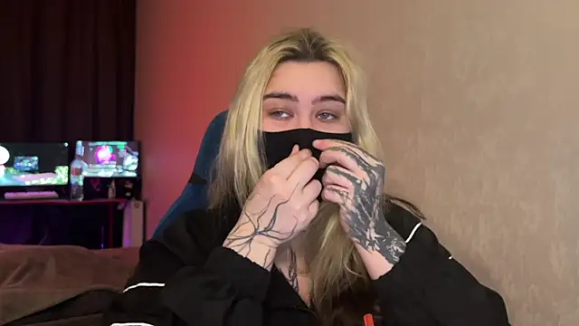 Xtoni  online show from March 6, 2026, 8:37 pm