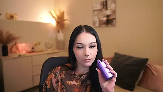 Ellediane18 online show from March 22, 2026, 2:18 pm