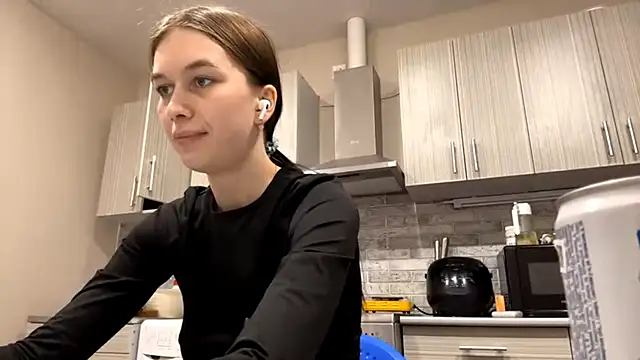 LaraDraggoo online show from March 26, 2026, 6:39 pm