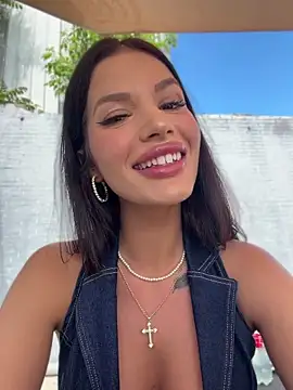 Snapshot of RaniaSnow chatting on May 10, 2026, 1:25 pm RaniaSnow online show from May 10, 2026, 1:25 pm