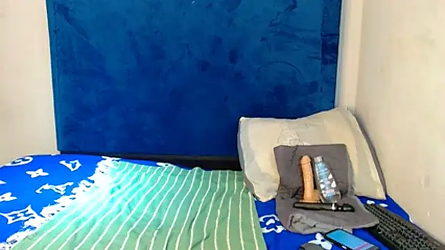 HOtZee X online show from March 12, 2026, 5:06 pm