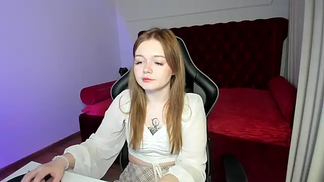 Snapshot of ElinaVale chatting on June 15, 2026, 5:07 am ElinaVale online show from June 15, 2026, 5:07 am