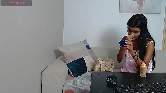 Snapshot of queen_adhara chatting on July 24, 2026, 12:12 pm queen adhara online show from July 24, 2026, 12:12 pm