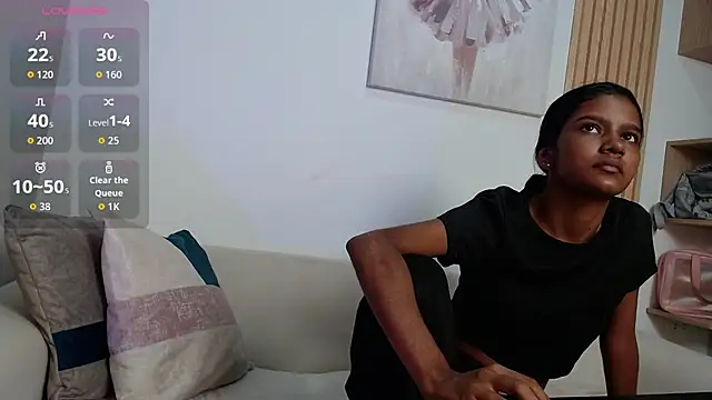 Snapshot of queen_adhara chatting on August 4, 2026, 12:53 pm queen adhara online show from August 4, 2026, 12:53 pm