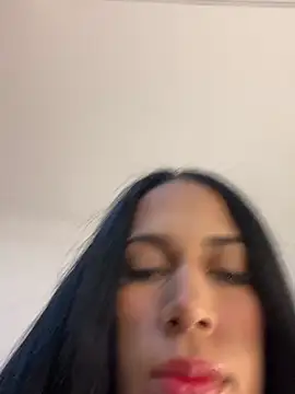 isa rousse25 online show from March 11, 2026, 1:43 am