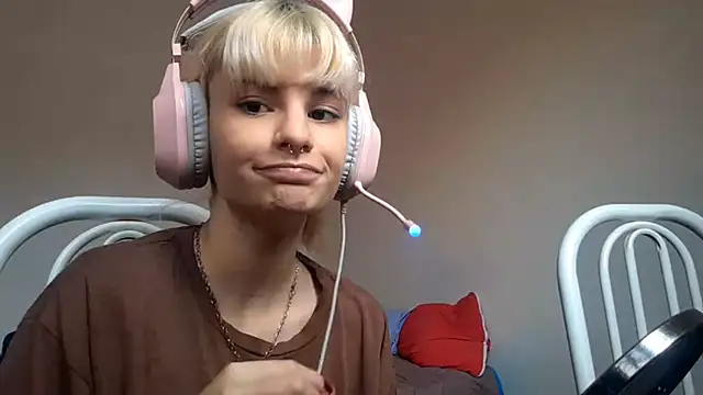 Snapshot of JustinCerqueira chatting on March 19, 2026, 4:07 pm JustinCerqueira online show from March 19, 2026, 4:07 pm