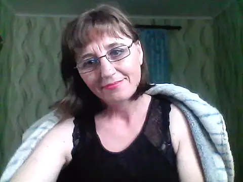 Alisaprice077 online show from April 21, 2026, 8:15 pm