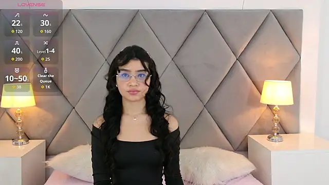 OliviaDiaz online show from April 7, 2026, 8:10 pm