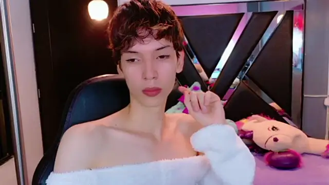 Stefany PiInk online show from June 10, 2026, 12:17 pm