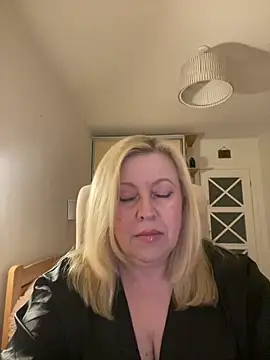 JanieLight53 online show from June 26, 2026, 7:31 pm