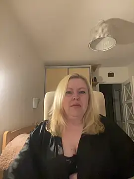 JanieLight53 online show from June 28, 2026, 12:28 am