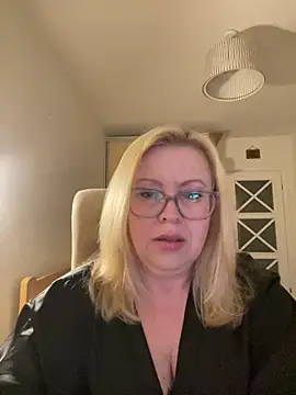 JanieLight53 online show from June 25, 2026, 7:08 pm