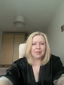 JanieLight53 online show from July 5, 2026, 6:04 pm