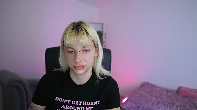 NadiaTiger18 online show from March 13, 2026, 7:19 pm