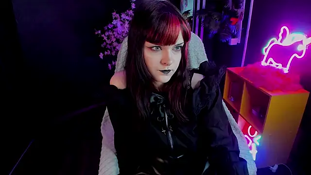 EsterTwilight online show from June 19, 2026, 4:02 pm