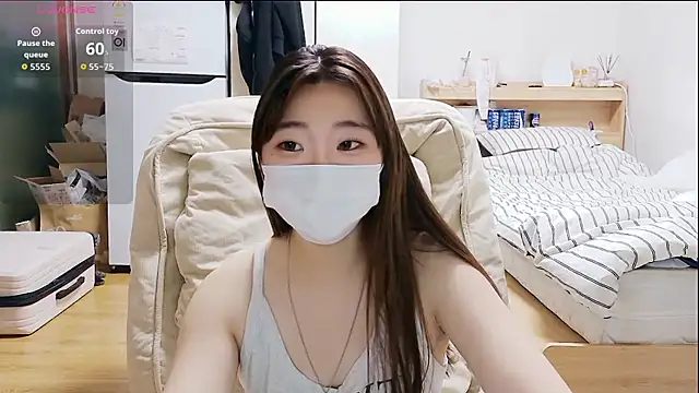 Berry Chuu online show from May 5, 2026, 9:18 pm