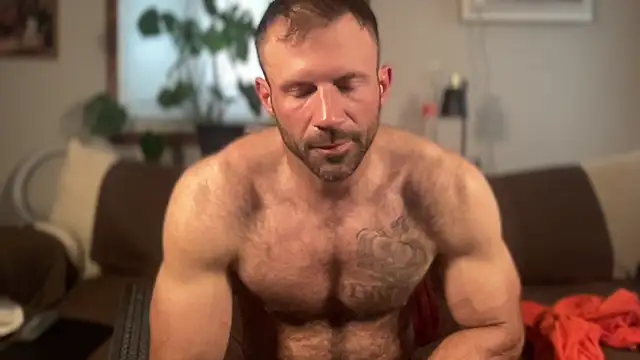 JonAriesxxx online show from May 6, 2026, 9:41 pm