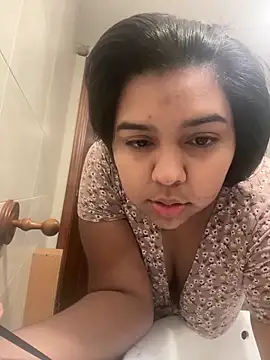 Snapshot of Vaiyolet5632 chatting on April 15, 2026, 10:10 am Vaiyolet5632 online show from April 15, 2026, 10:10 am