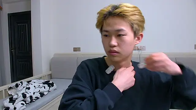 Chili-001 online show from March 12, 2026, 4:40 am