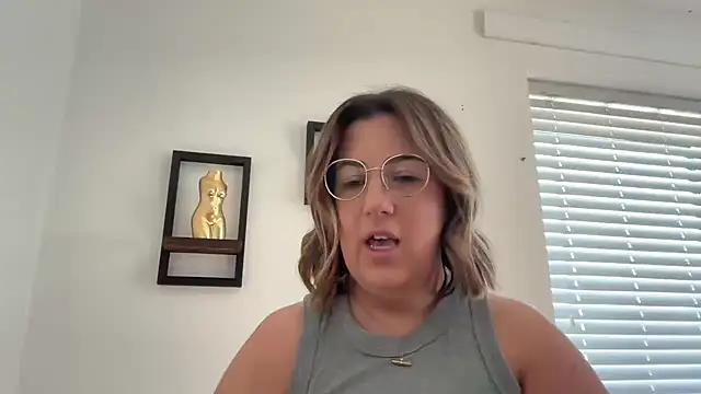 annabellewarick online show from April 6, 2026, 10:27 am