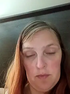 Snapshot of sexymomma2026 chatting on April 3, 2026, 1:23 am sexymomma2026 online show from April 3, 2026, 1:23 am