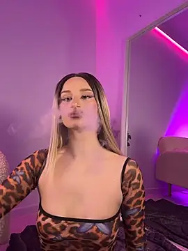 ScarletFlameee online show from April 24, 2026, 5:53 am