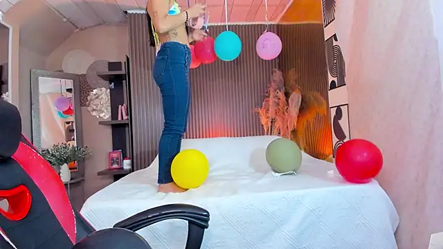 ZaraLuciana online show from April 18, 2026, 11:23 am