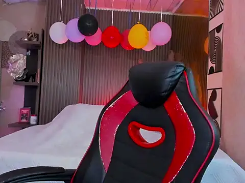 ZaraLuciana online show from April 20, 2026, 11:13 am