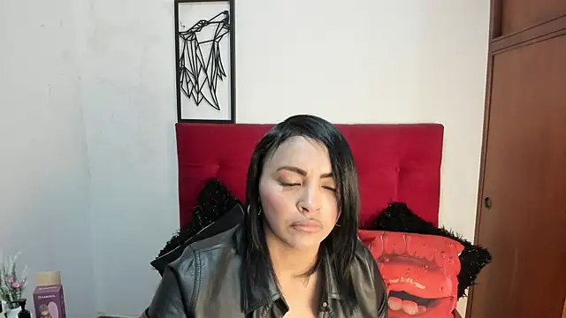 Snapshot of EstrellaSmmith chatting on July 18, 2026, 7:33 pm EstrellaSmmith online show from July 18, 2026, 7:33 pm