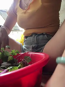 July-lovee online show from March 11, 2026, 8:19 am