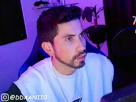 ddaanii0 online show from March 12, 2026, 11:36 am