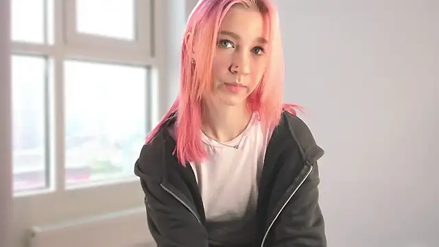 August female online show from April 26, 2026, 8:44 am