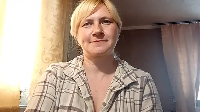 DiamondLady555 online show from May 31, 2026, 10:21 am